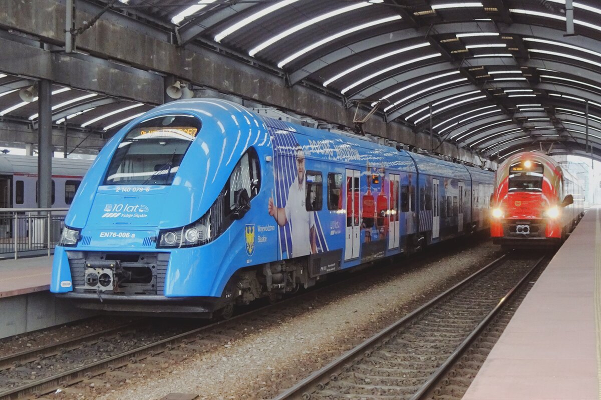 On 24 August 2021 at Katowice, Koleje Slaskie EN76-006 sports an advertising livery for 10 years of Koleje Slaskie (Silesian Railways) that took over contracts and responsibilities of PKP PR, now PolRegio. 