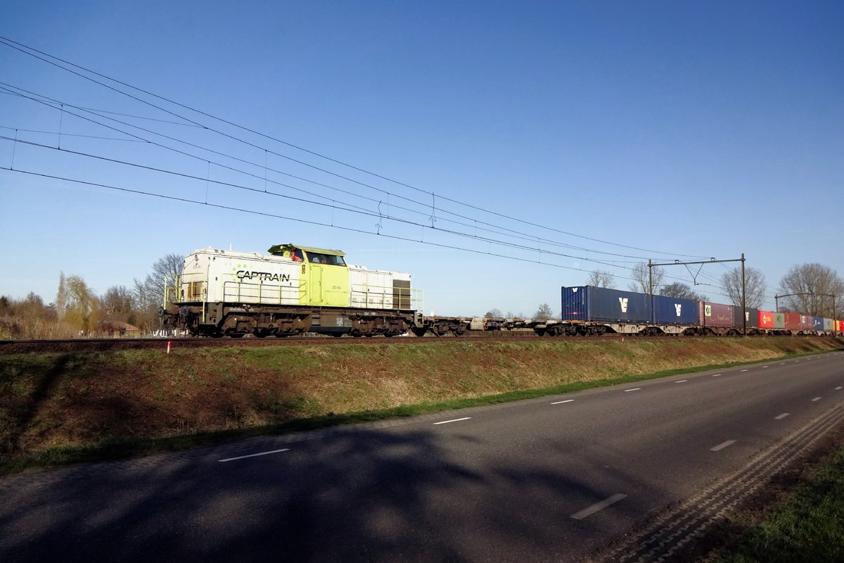 On 24 February 2021, CapTrain 203-104 hauls the Geleen-shuttle through Boxtel.