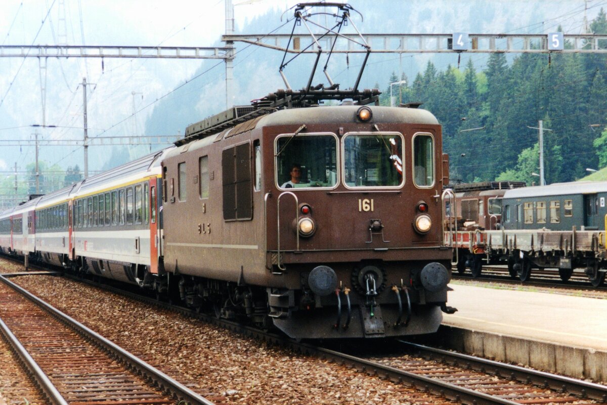 On 24 July 2000 BLS 161 calls at Kandersteg with an EuroCity from Basel.