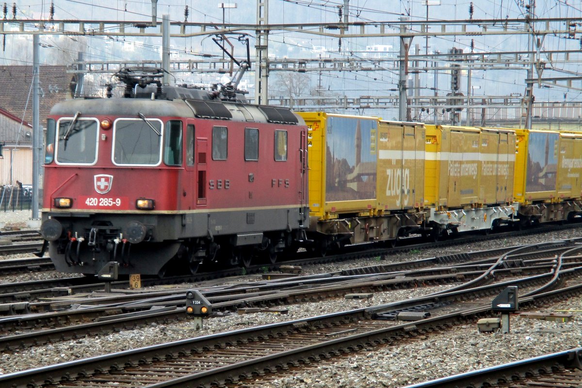 On 24 March 2017 SBB 420 285 hauls a Postal parcels train through Olten.