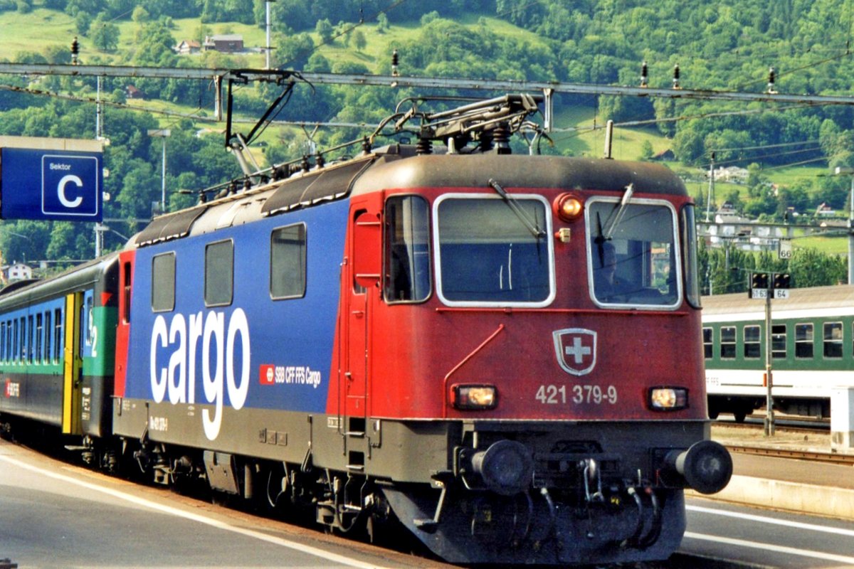 On 24 May 2007 SBB 421 379 stands in Göschenen.