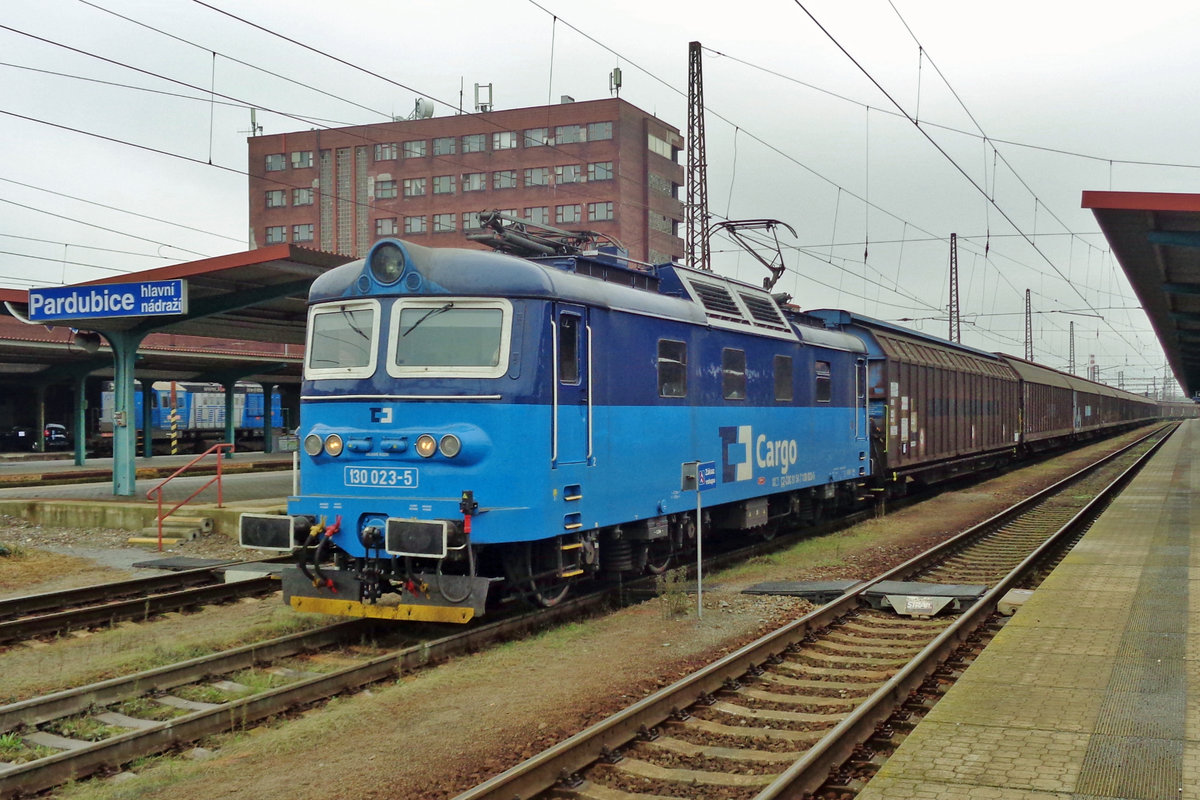 On 24 September 2017 CD 130 023 pauses at Pardubice.