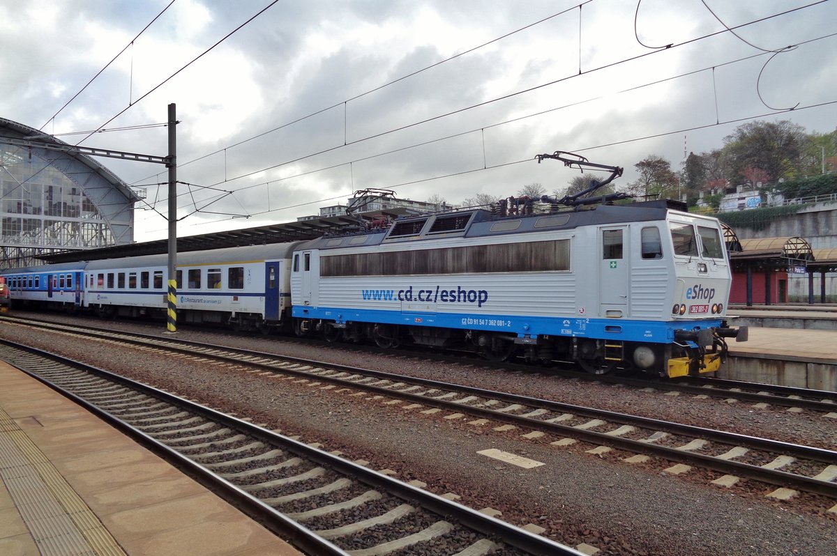 On 24 September 2017 CD 362 081 hauls a Rychlyk out of Praha hl.n. toward Kolín and Podebrady.