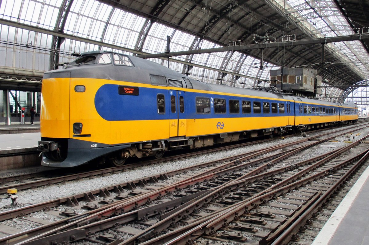 On 25 February 2017 NS 4051 stands under the signal box at Amsterdam centraal.