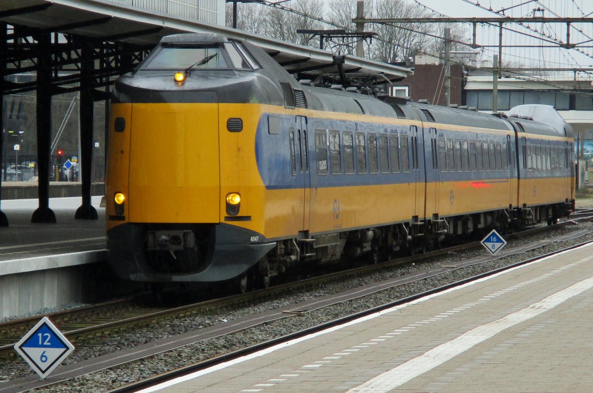 On 25 February 2017 NS 4047 calls at Amersfoort Centraal.
