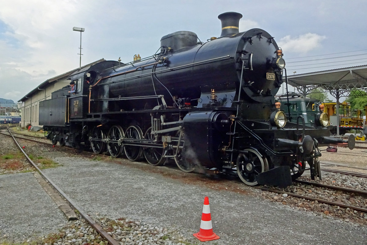 On 25 May 2019 SBB Historic 2978 stands in the works of Verein Mikado 1244 at Brugg AG.