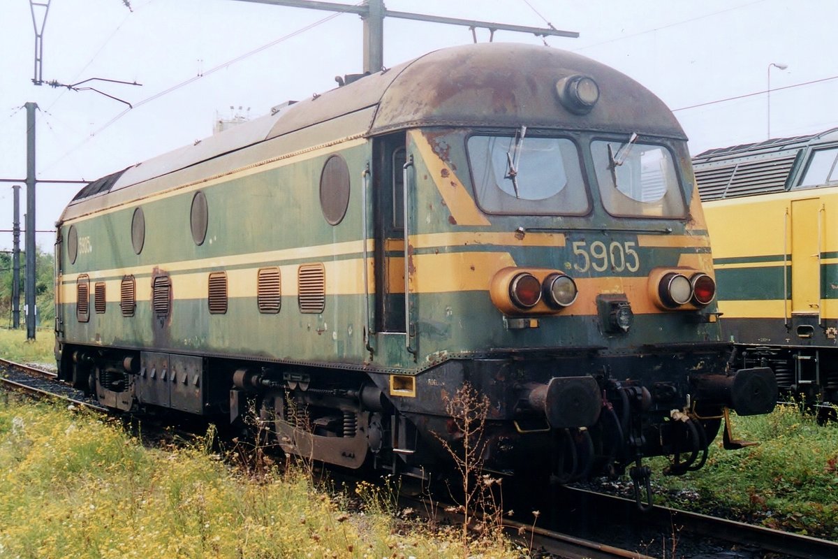On 25 September 1999 NMBS 5905 stands at Kinkempois yard near Liége.