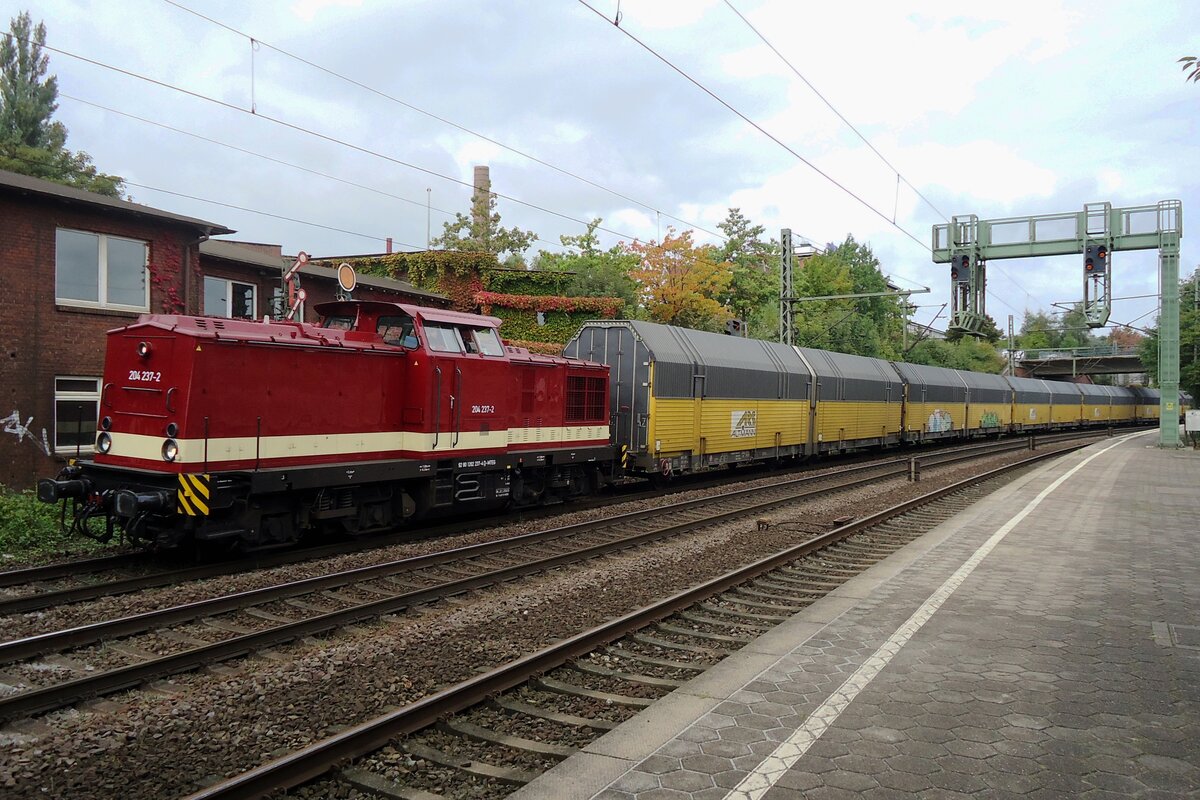 On 25 September 2014 ARS/PCT Altmann deployed 204 237 -back into DR colours- to haul a car transporting train through Hamburg-Harburg.