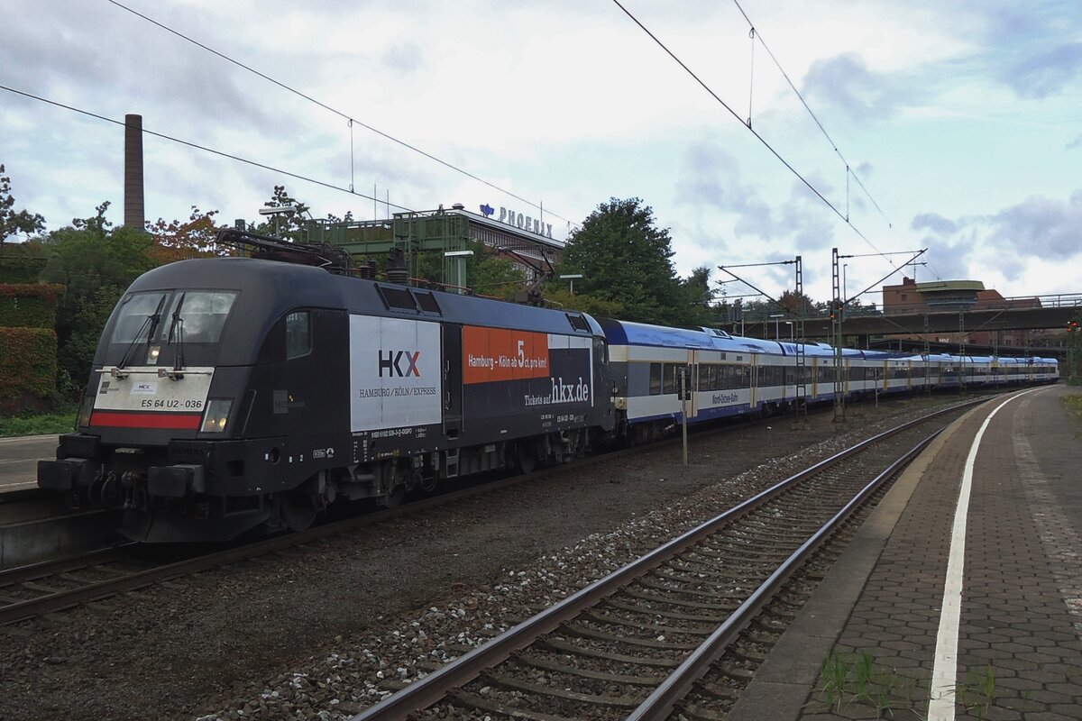 On 25 September 2014 U2-036 hauls the Hamburg-Köln Express out of Hamburg-Harburg.