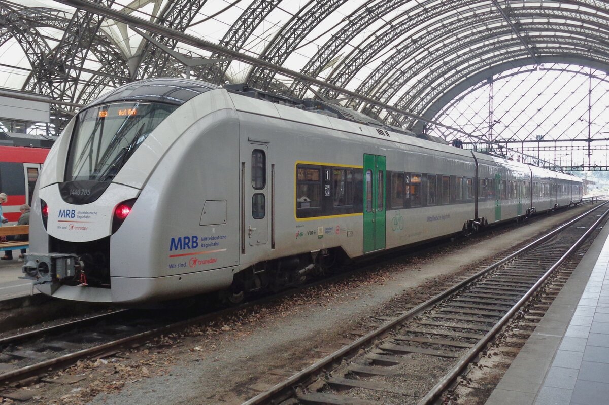 On 25 September 2022 MRB 1440 705 stands in Dresden Hbf.