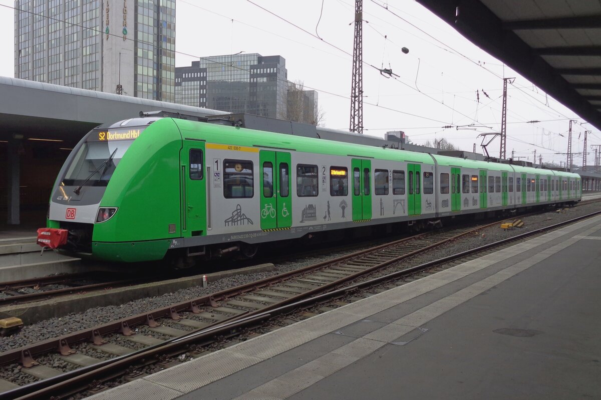 On 26 January 2021 DB Regio 422 030 shows the VRR advertising livery at Essen Hbf.