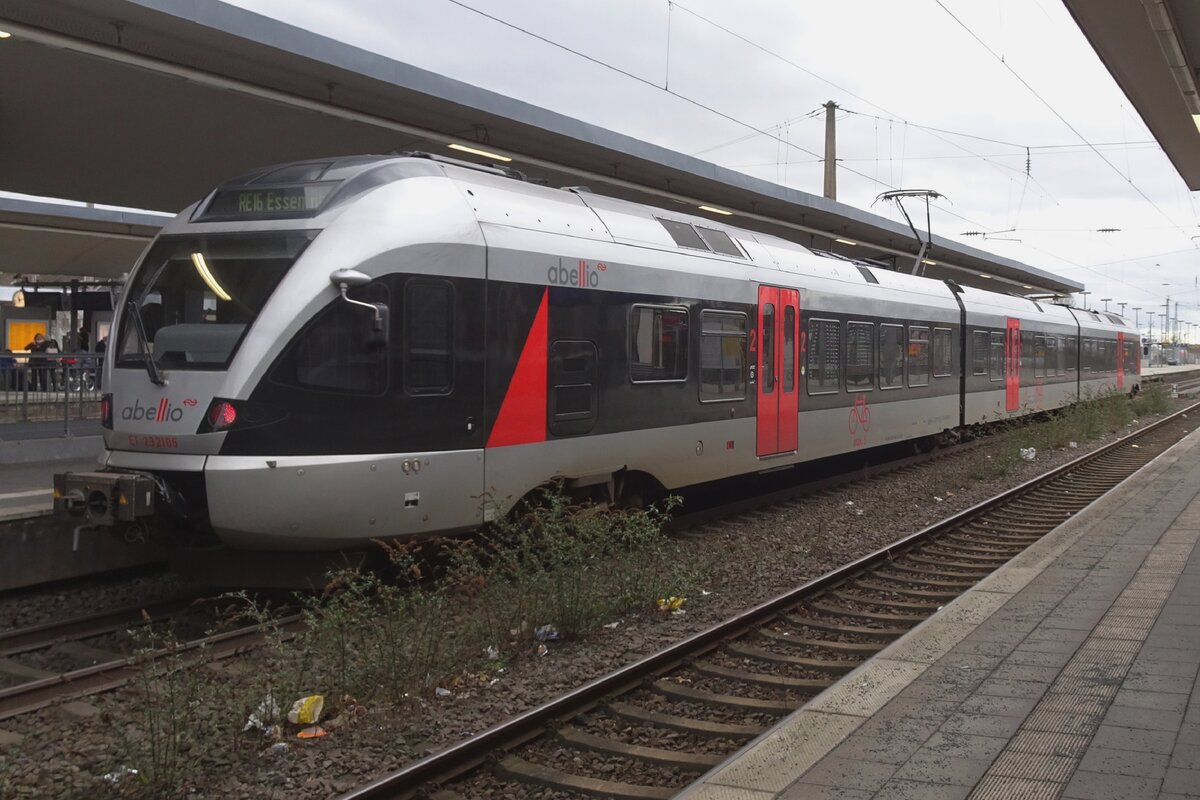 On 26 January 2022 Abellio ET234-2105 calls at Bochum Hbf.