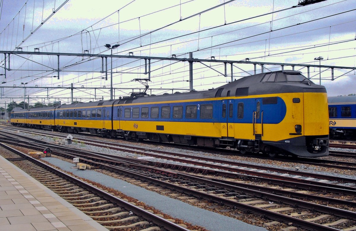 On 26 July 2019 NS 4232 stands stabled at Nijmegen.