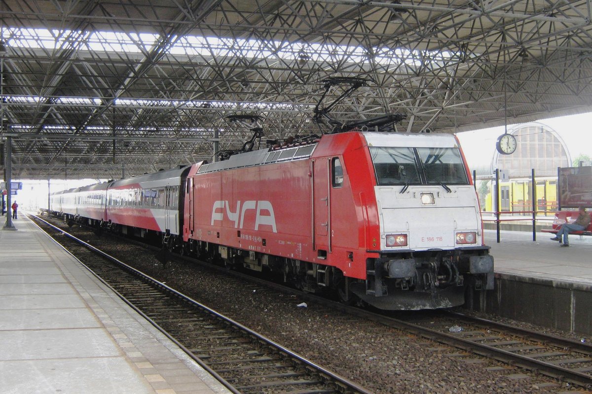 On 26 June 2012 FYRA 186 118 enters Breda.