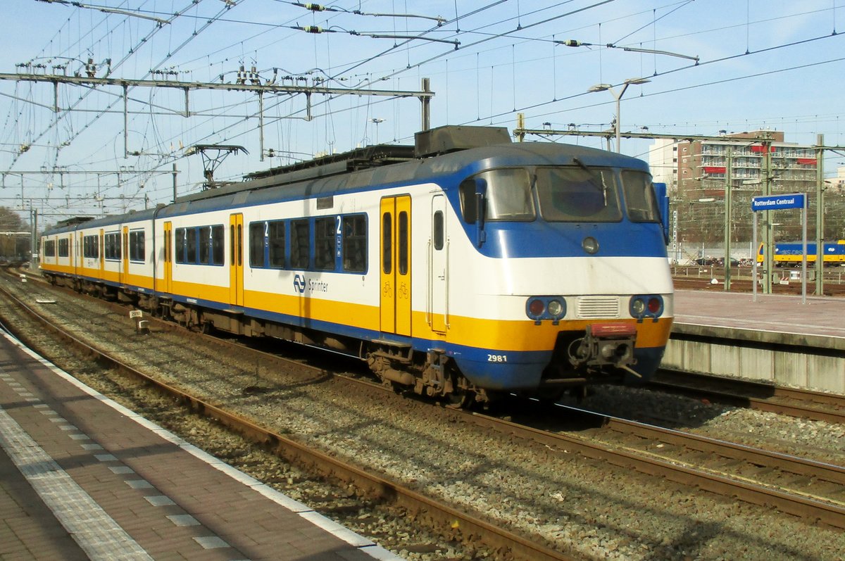 On 26 March 2017, NS 2981 enters Rotterdam centraal with a service from Hoek-van-Holland.