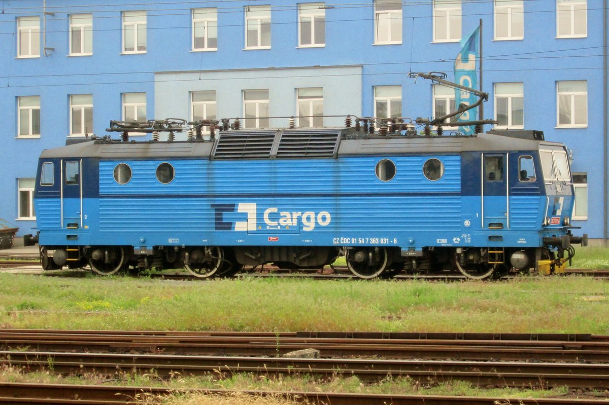 On 26 May 2015, CD 363 031 stands in front of the office of CD Cargo at Ostrava hl.n.