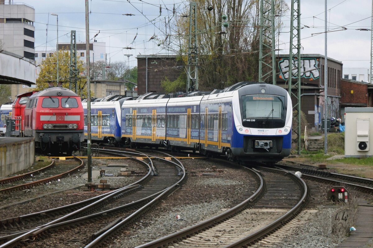 On 27 April 2016 NWB 440 330 quits Bremen Hbf.