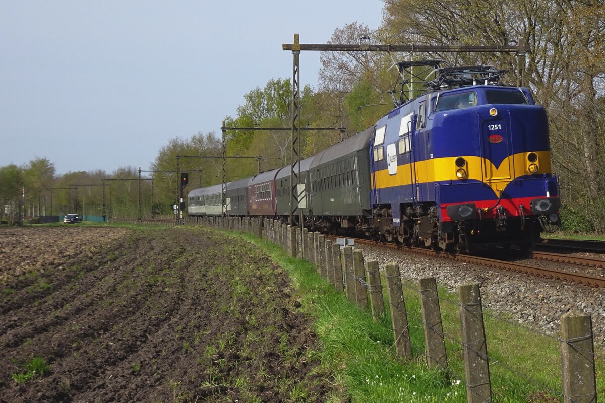 On 27 April 2023, King's Day, 1251 hauls an extra train organised by NVBS through Nijkerk toward Zwolle. 