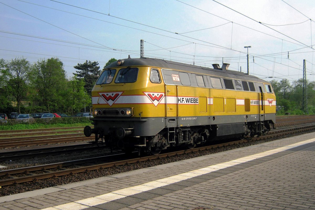 On 27 May 2013 Wiebe 216 032 stands in Minden.