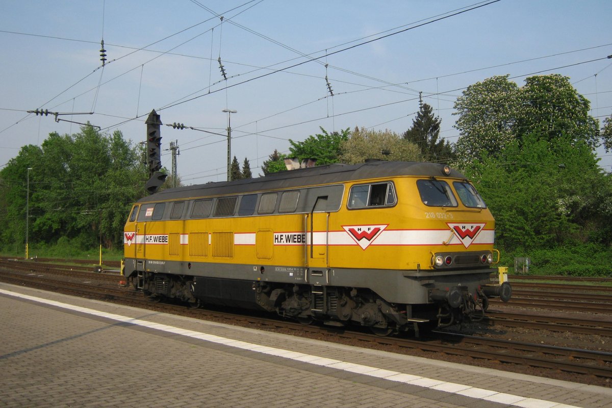 On 27 May 2013 Wiebe 216 032 stands in Minden.