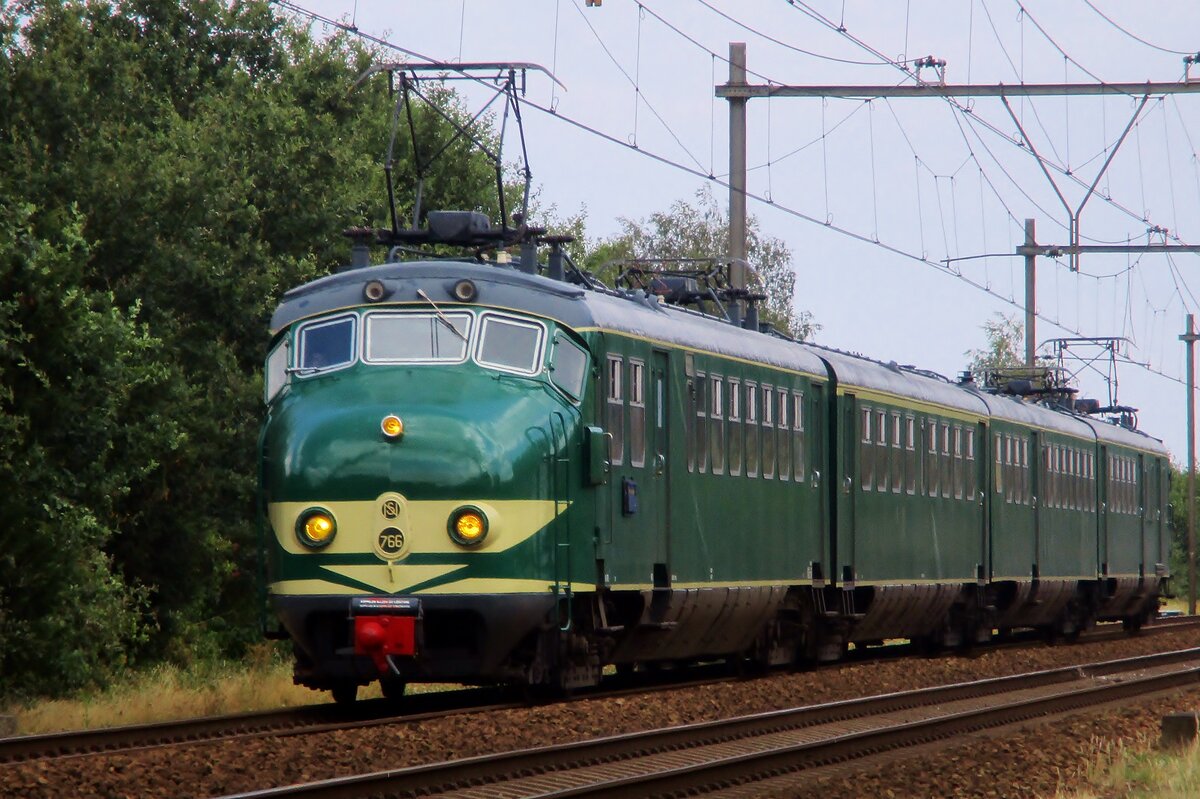 On 28 July 2017 only an emergency shot on 766 could be made while passing through Wijchen due to another train from behind that threatened to pass in front of the historic EMU.