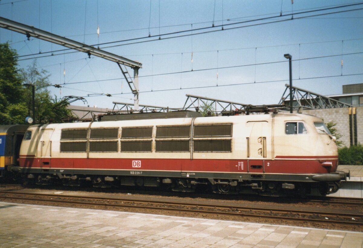 On 28 May 1999 DB 103 226 stands at Venlo.