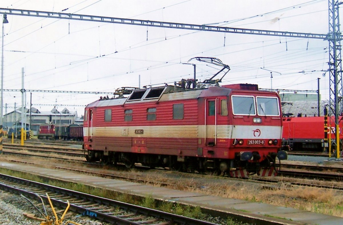 On 28 May 2008, ZSSK 263 003 pauses at Breclav.