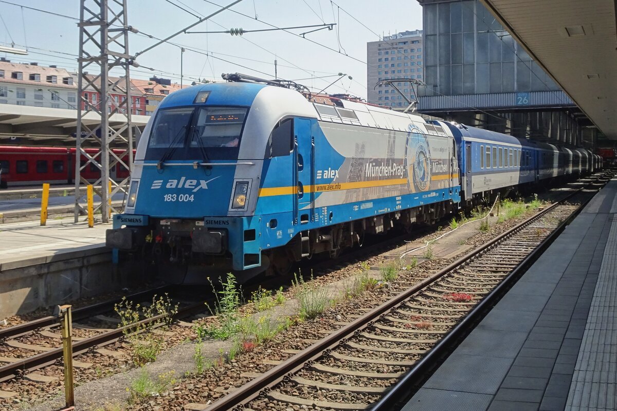 On 28 May 2022, ALEX 183 004 advertises at München Hbf the fast service to Prague. Her train will partly continue to Prague, but the Taurus will be swapped for a Diesel loco at Ratisbon.