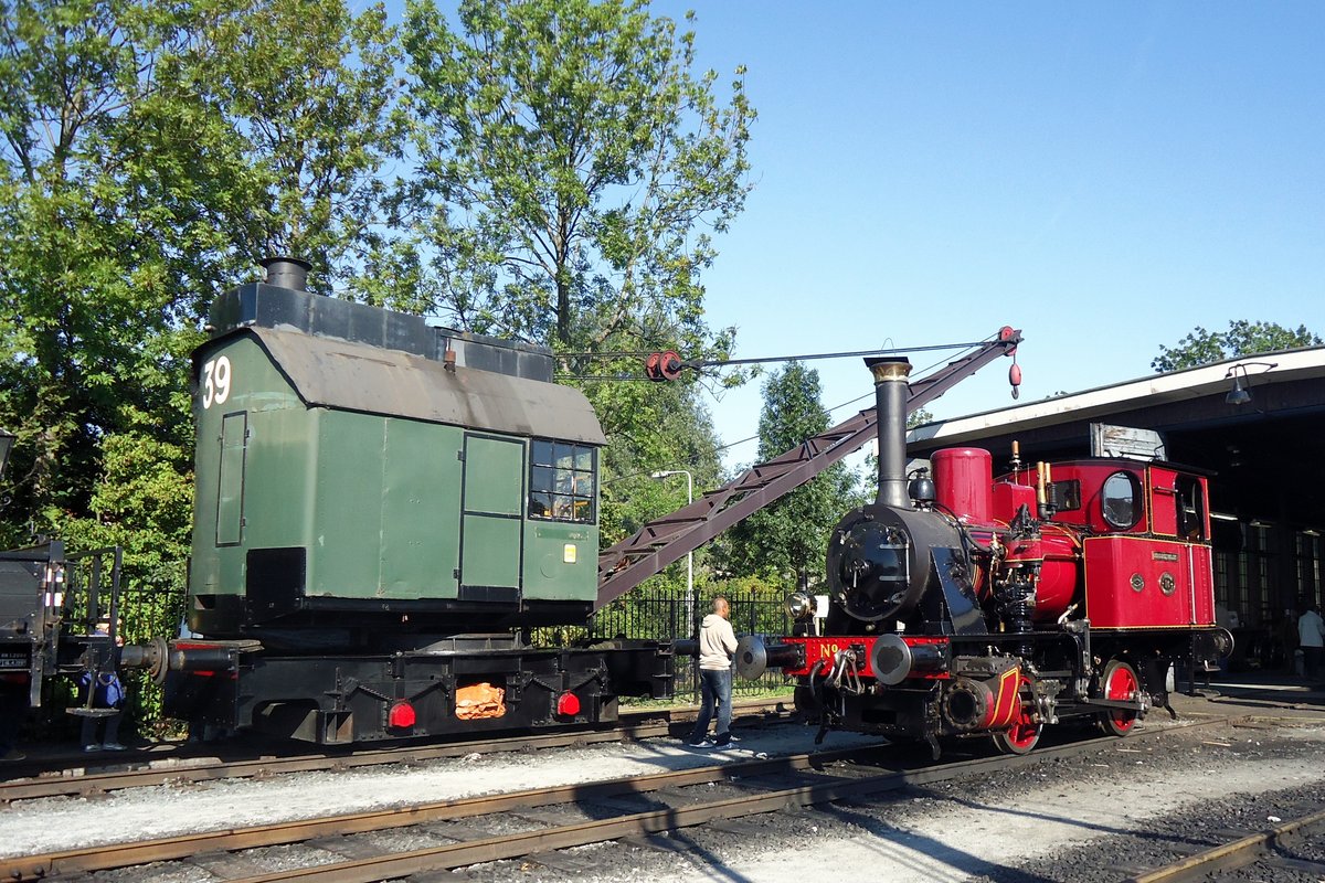 On 28 September 2013 SHM-16 stands at Hoorn at the loco shed of the Stoomtram Hoorn-Medemblik. 