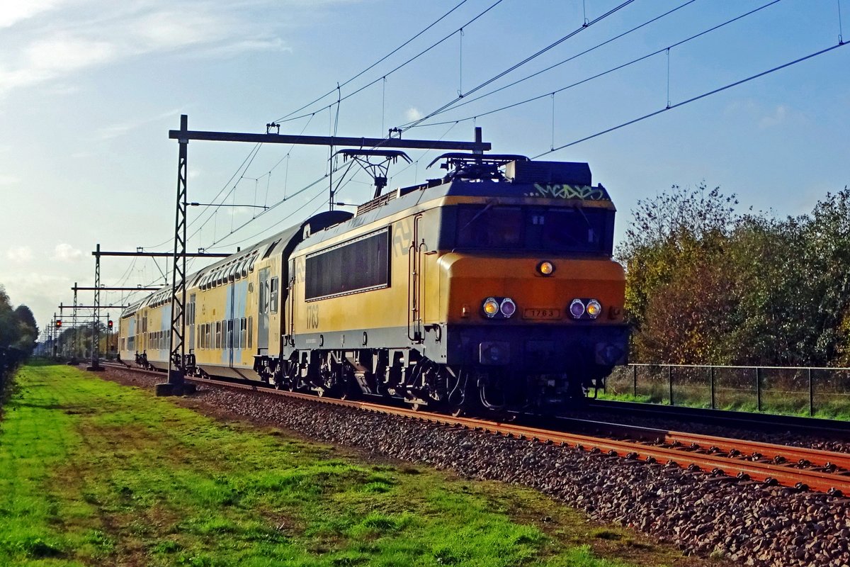 On 29 April 2013 NS 1763 hauls a double deck train through Alverna.