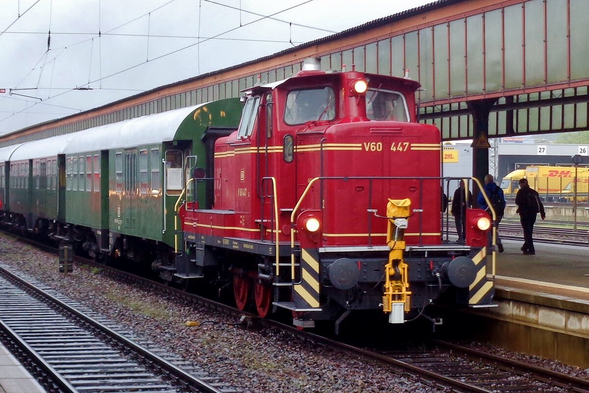 On 29 April 2018 V 60 447 shunts a museum train in Trier Hbf.