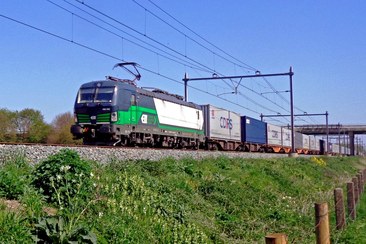 On 29 April 2019 mLTE 193 733 hauls the diverted Chengdu Container train through Niftrik.