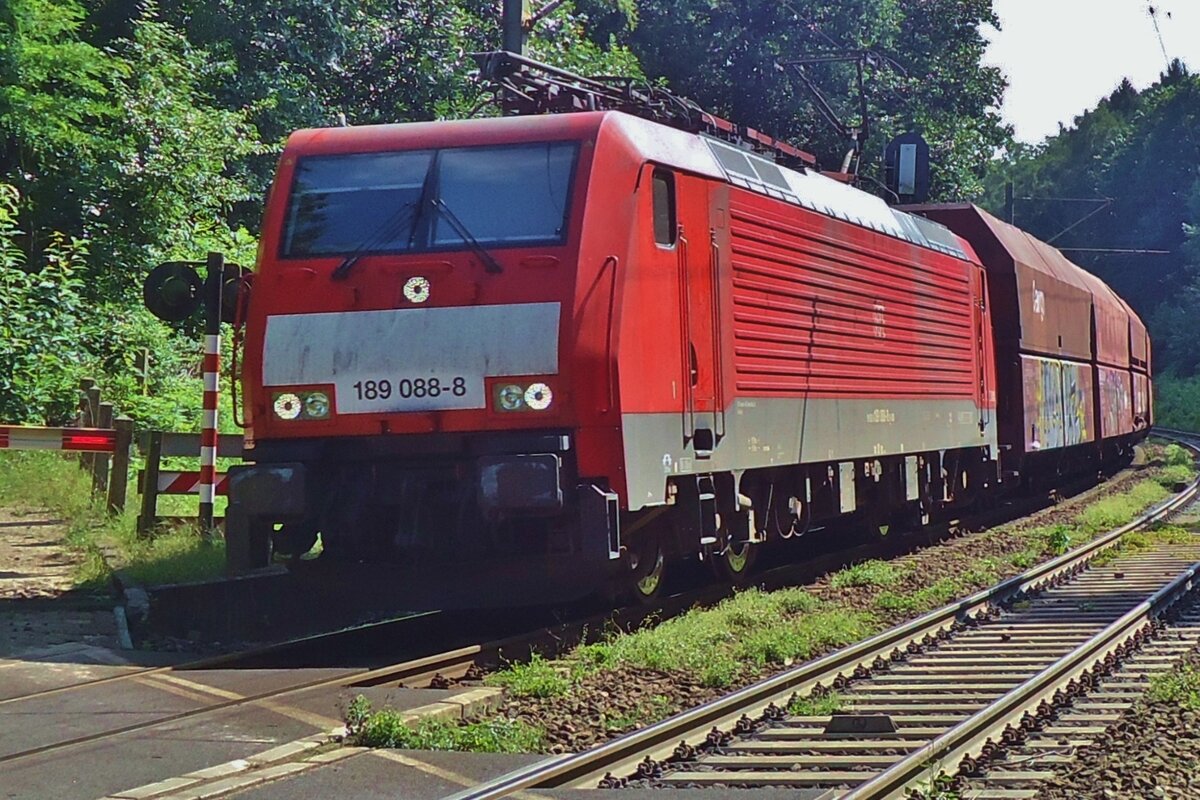 On 29 August 2015 DBC 189 088 hauls a coal train to Amsterdam and passes the German-Dutch border near Venlo Bovenste Molen.