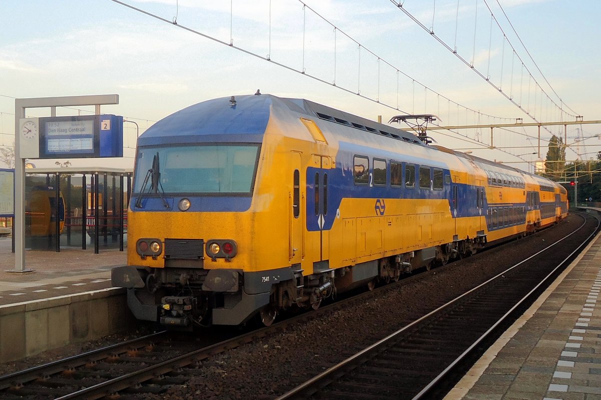 On 29 August 2015 NS 7541 calls at Blerick. 