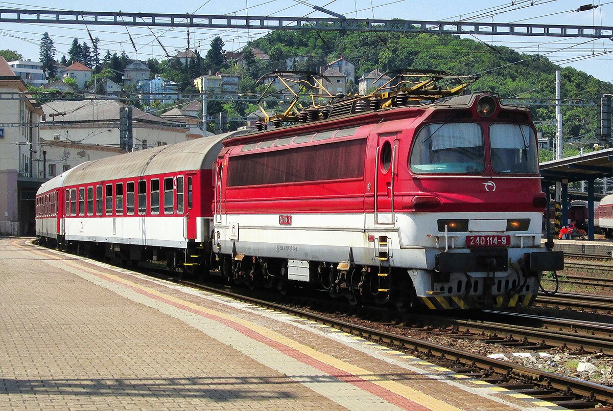 On 29 May 2015 ZSSK 240 114 quits Bratislava hl.st.