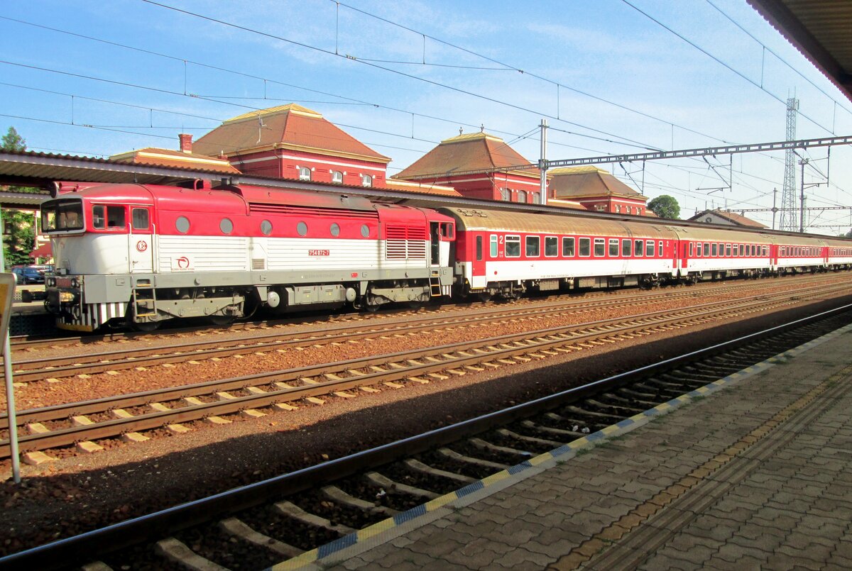 On 29 May 2015 ZSSK 754 072 begins her journey to Hlohovec at Leopoldov.