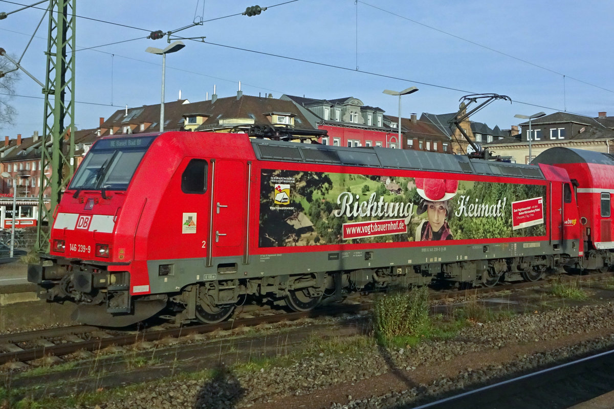 On 3 January 2020, the Schwarzwaldbahn, headed by 146 239, leaves Offenburg.