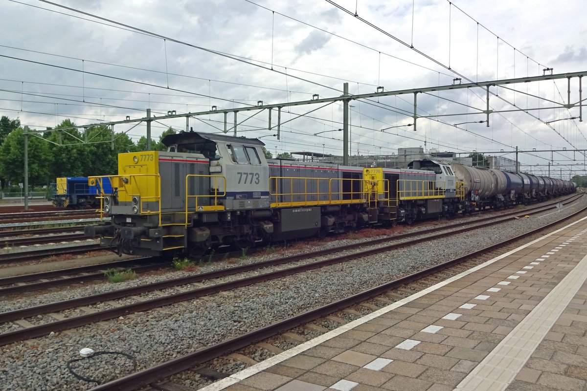 On 3 June 2018 Lineas 7773 hauls a freight out of Sittard toward Visé.
