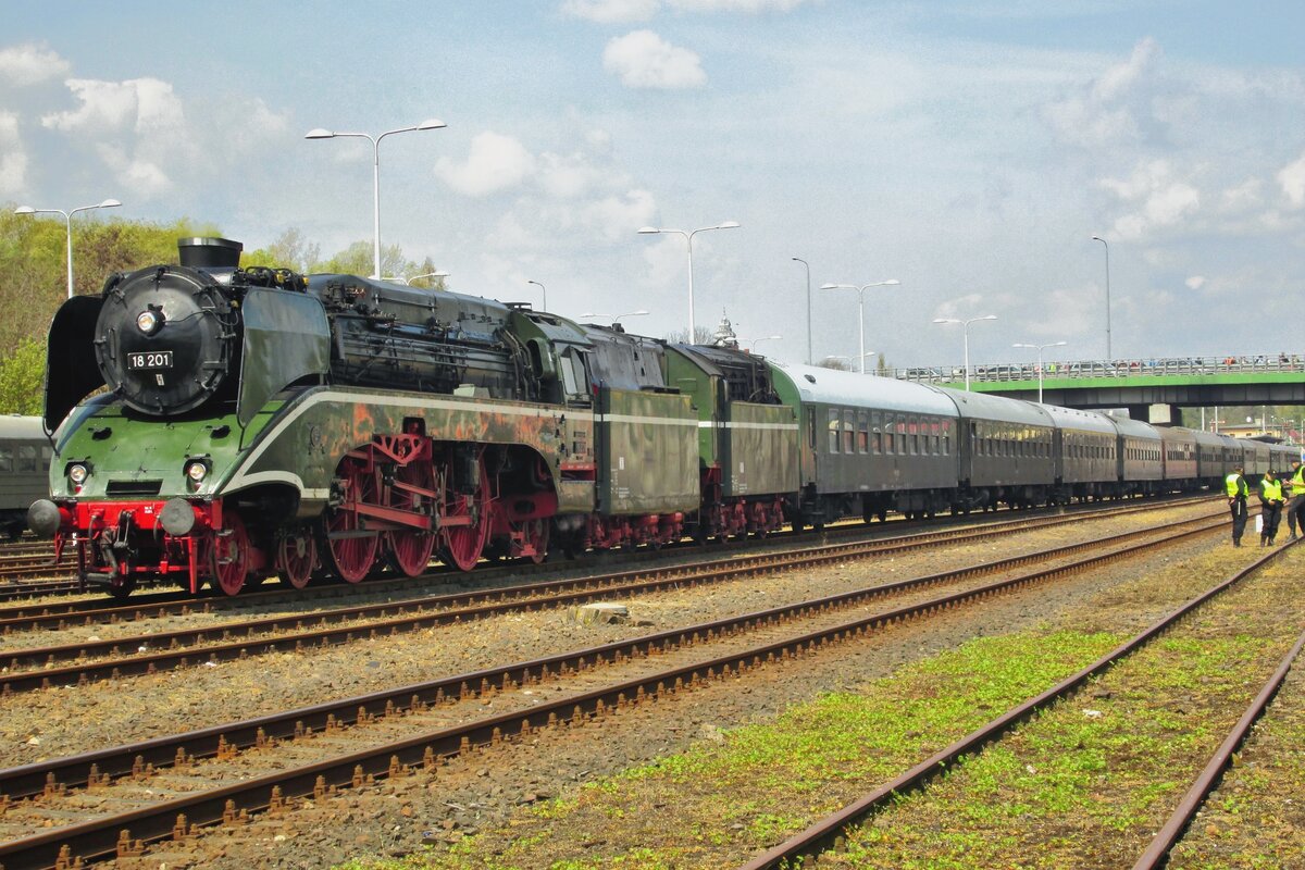 On 30 April 2016 a steam special from Cottbus stands at Wolsztyn with the fastes servicable steam engine on the planet: 18 201.