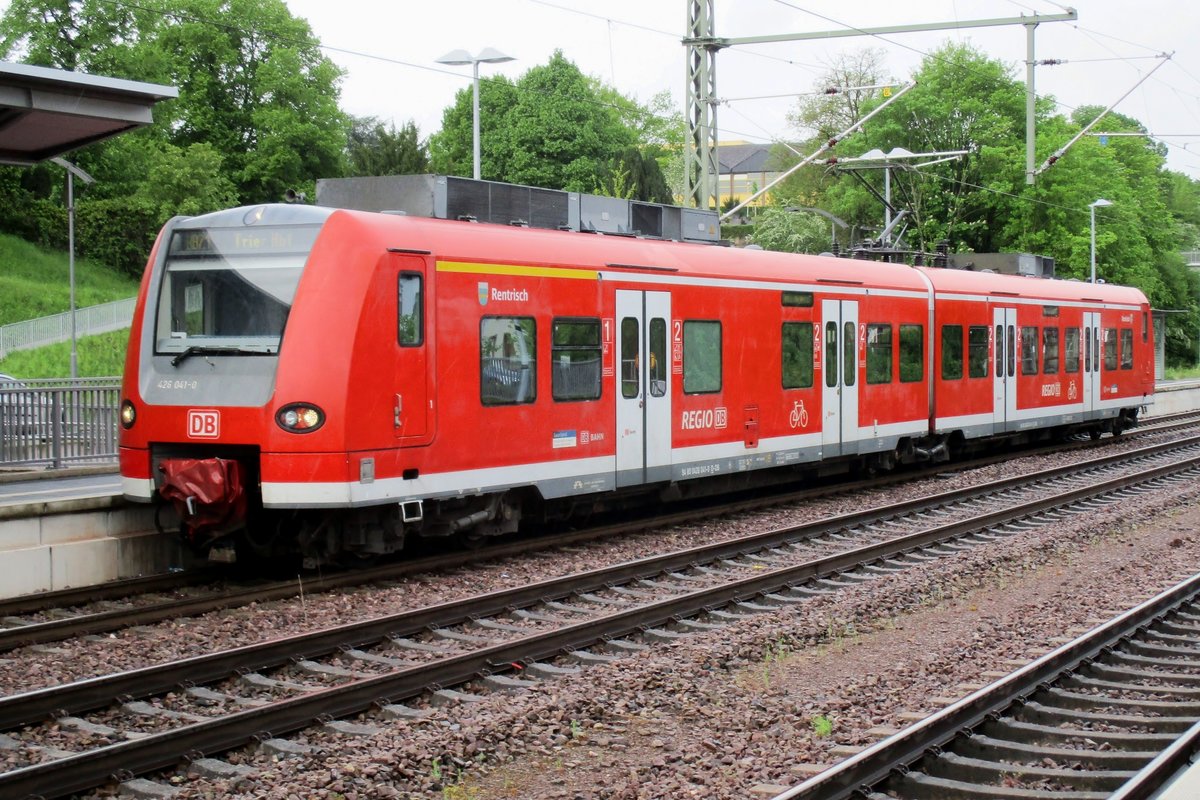 On 30 April 2018 DB 426 041 calls at Konz near Trier.