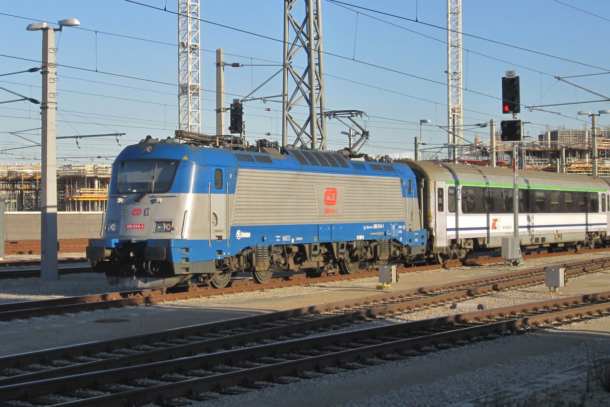 On 30 December 2016, CD 380 014 enters Wien Hbf.
