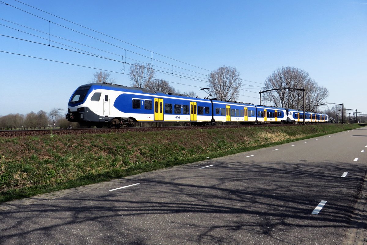 On 30 March 2021, NS 2217 passes Roond.