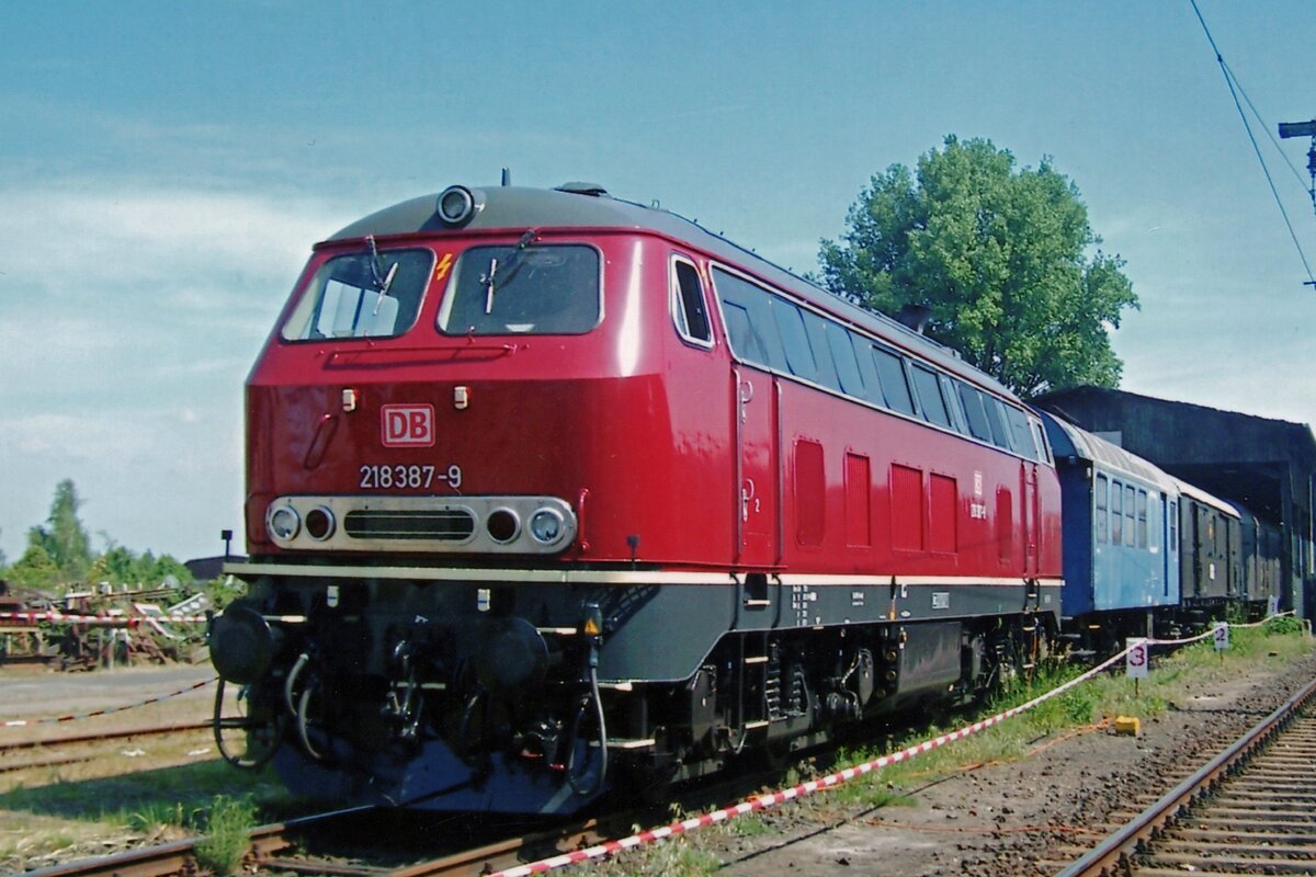 On 30 May 2008 DB 218 387 stands in the Bahnwelt Darmstadt-Kranichstein.