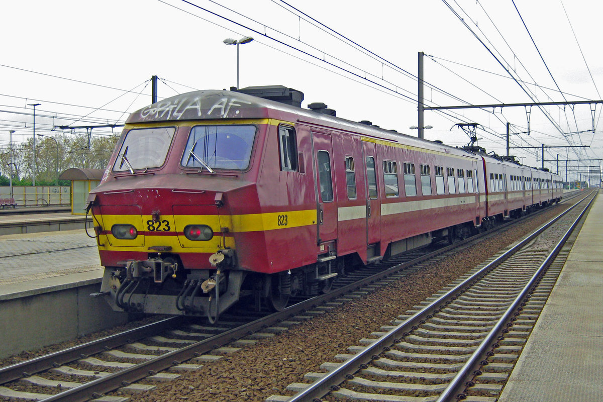 On 30 May 2013 NMBS 823 leaves Antwerpen Luchtbal.