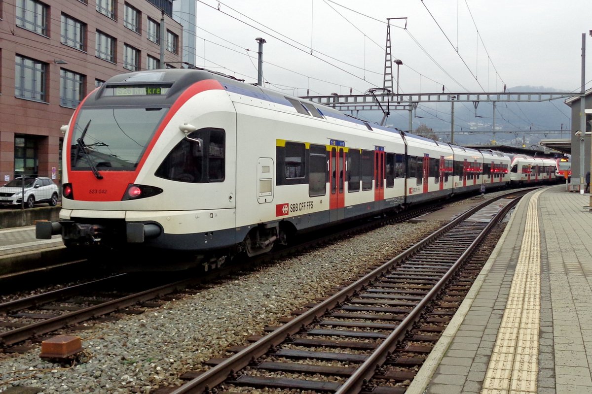 On 31 December 2018 SBB 523 042 calls at Olten.