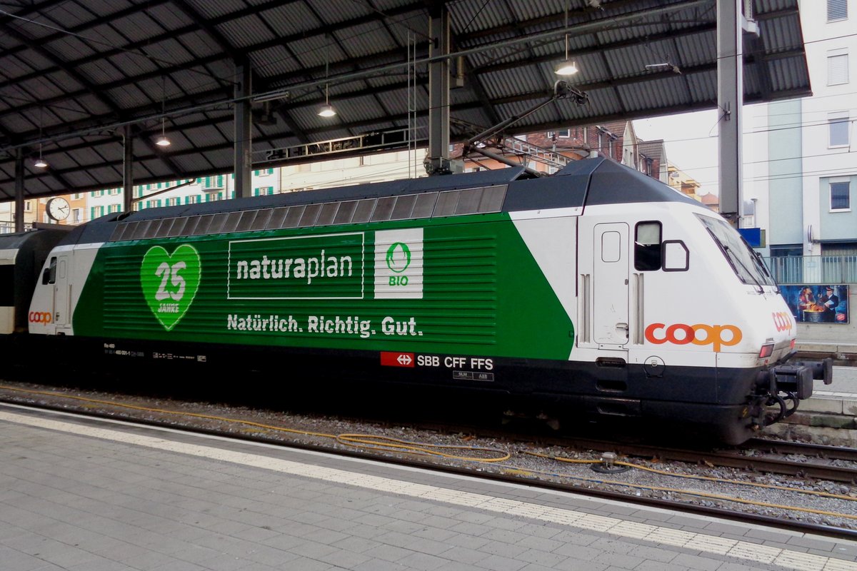 On 31 December 2018 SBB advertiser 460 001 stands in Olten.