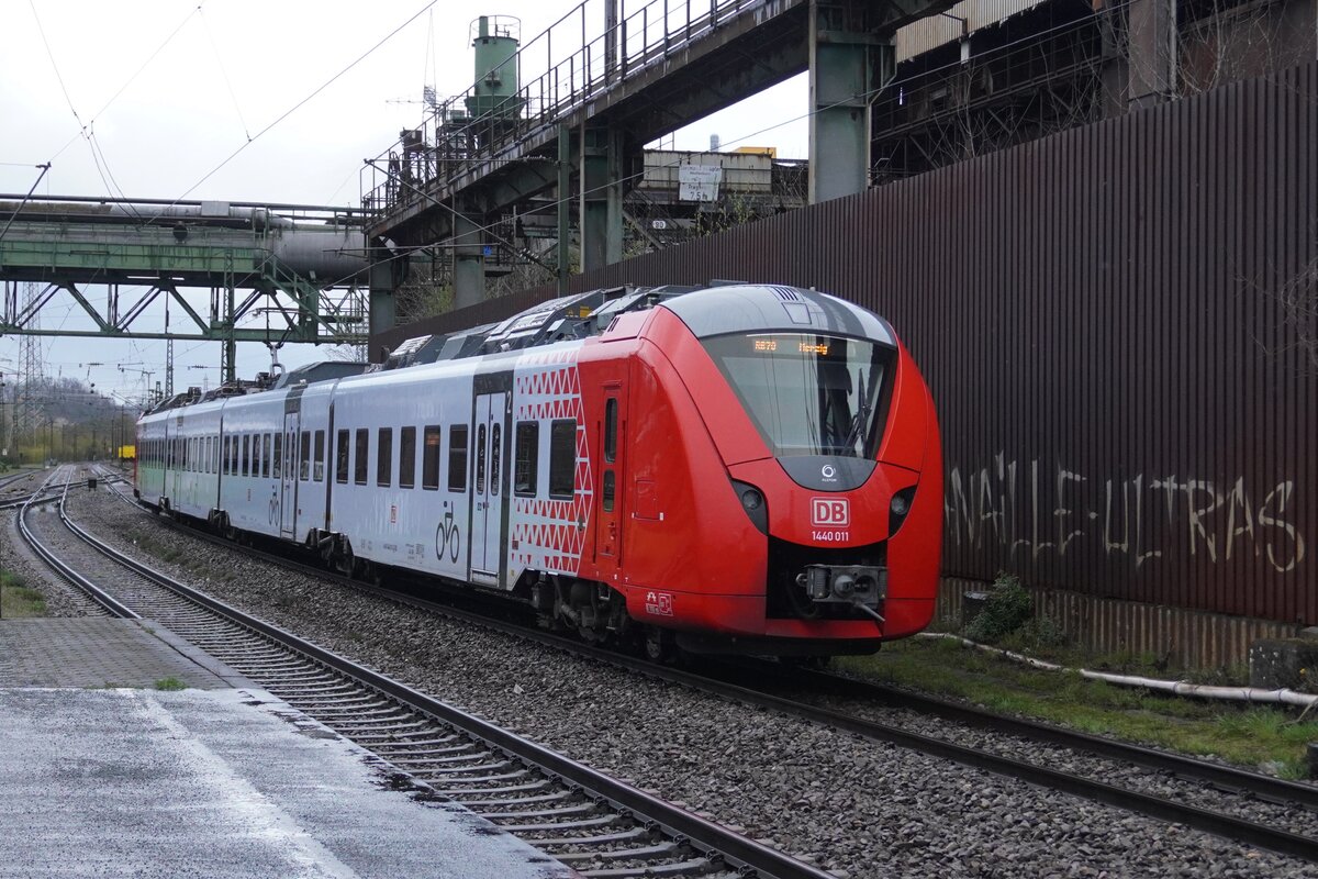 On 31 March 2026 DB Regio 1440 011/511 quits V�lklingen for Trier Hbf.