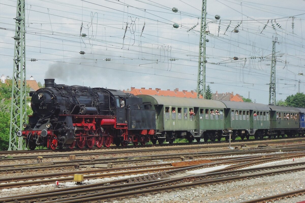 On 31 May 2014 Badischer 1E 58 311 hauls a steam train into Neustadt (Weinstrasse) during the Dampfspektakel Rheinland-Pfälz 2014.