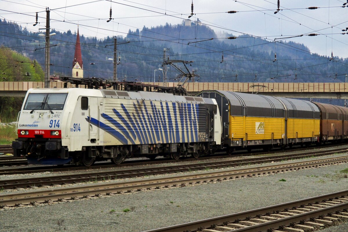 On 4 April 2017 Lokomotion 189 914 stands at Kufstein with a car-carrying train. 