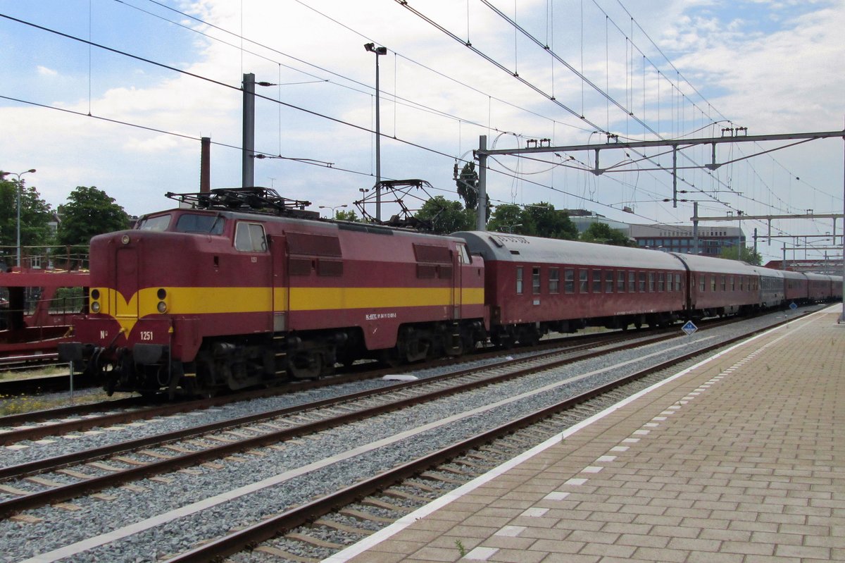 On 4 July 2014, EETC 1251 hauls an overnight train into 's-Hertogenbosch, where it will change direction. Whilst the loco is mrunning round, car carrying wagons will be coupled top the end of the train.